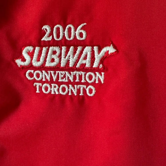 SUBWAY WOMENS PULLOVEER WINDBREAKER - MEDIUM - Picture 2 of 3
